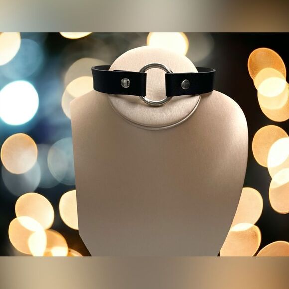 Jewelry - O-Ring l Soft PU Leather l Choker , Necklace l Adjustable l New